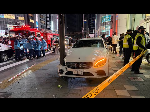大晦日の歌舞伎町の歩道に乗用車突っ込み10代女性2人がけが　運転手の60代男性含め3人病院搬送　命に別状なし　東京・新… サムネイル