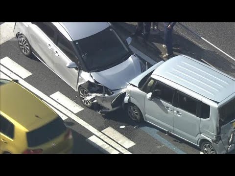 車2台が正面衝突　2人搬送　反対車線に誤って進入か　愛知・長久手市【スーパーJチャンネル】(2026年3月17日) サムネイル
