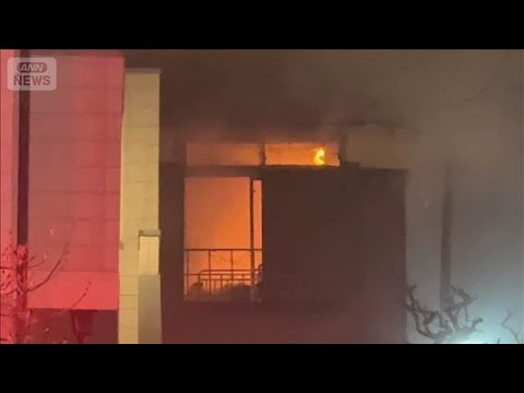 東京・自由が丘で住宅5軒の火事　ポンプ車など約40台出動　高齢の男女2人死亡(2026年3月27日) サムネイル