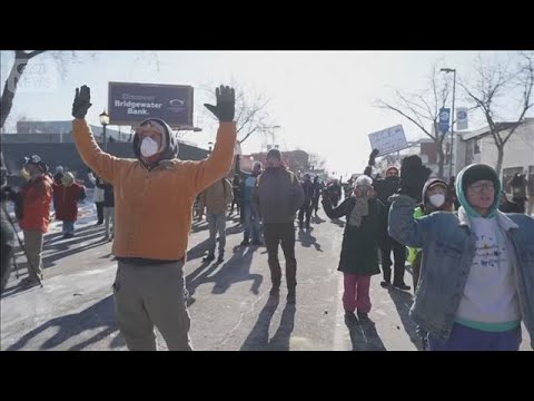 ICEの女性銃撃からデモ続く　ミネソタ州で連邦職員が発砲　男性死亡(2026年1月25日) サムネイル