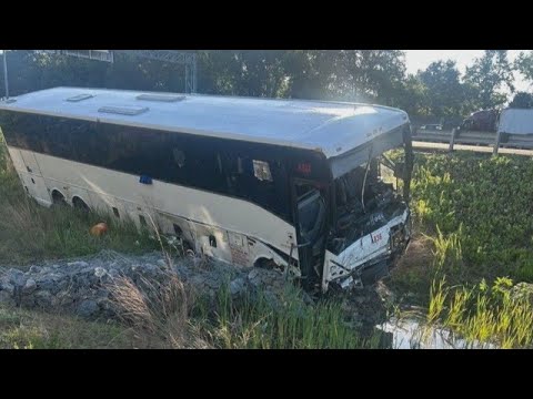 高速道路で観光バスが6台に相次ぎ衝突 5人死亡34人けが　米・バージニア州(2026年5月30日) サムネイル