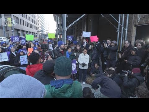 「ICEは完全に制御不能」　NY市議会職員を逮捕で抗議デモ(2026年1月14日) サムネイル