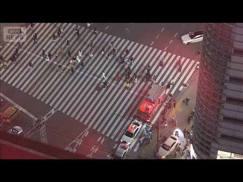 【速報】東京・新宿駅近くで車が歩道に突っ込む　10代女性ら3人が病院搬送(2025年12月31日) サムネイル