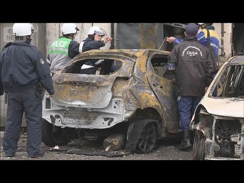 店舗兼住宅に車が突っ込み火事　高齢男性が運転もけが人なし　千葉・市川市(2025年12月27日) サムネイル