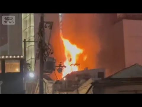 大阪繁華街の焼き鳥店で火災　一時騒然　けが人も(2026年2月19日) サムネイル