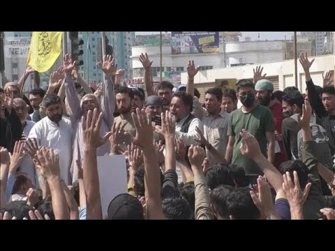 対イラン攻撃に抗議の群衆が米施設襲撃　パキスタンで死者も(2026年3月1日) サムネイル