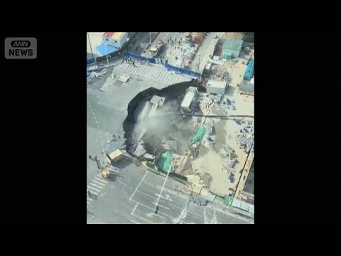 巨大な穴に建物が…中国・上海で道路陥没　付近で地下鉄の掘削工事(2026年2月13日) サムネイル
