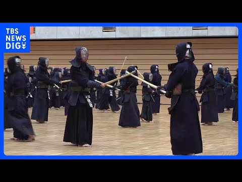 剣道の稽古始め 約500人が参加　世代を超えて竹刀を交える　山梨・甲府市｜TBS NEWS DIG サムネイル